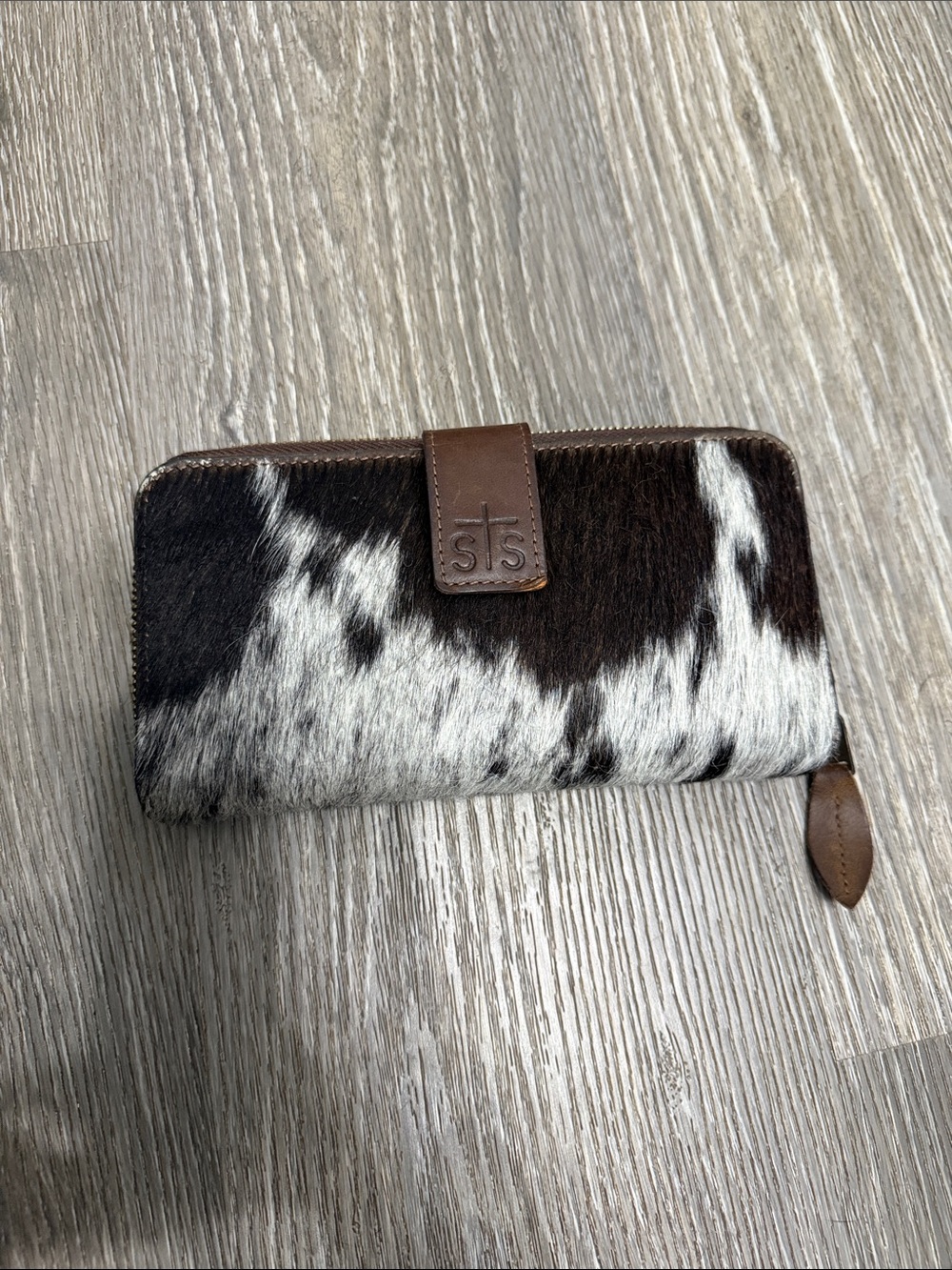 STS Ranchwear Brown and White Cowhide Zip Card Holder